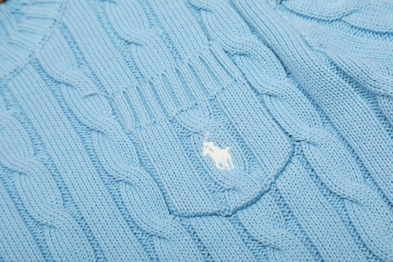 P154 💰 "Top quality" Style number: DS222# (not off the shelves all year round) [Ralph Lauren round neck pocket style solid color pony embroidered logo knitted short sleeves] ✅Ralph Lauren Ralph Lauren classic basic pocket all-match style goddess knitted short sleeves for all seasons ✅Main supplier platform live broadcast Wholesale entity Replenish when out of stock Not off the shelf ✅ZP quality 1:1 version Scan the code to enter the GF website Counter quality ✅Details and quality are the only one in Guangzhou. Imported quality cotton yarn, focusing on high-end, cost-effective, good quality needless to say. ✅The version is restored to the original order. The maximum size can be worn up to 160 pounds. Loose, comfortable and stress-free. ✅The upper body is simple and easy to match. A must-have for goddess ootd. Good-looking clothes are never picky. A must-have in the goddess’ wardrobe. Size: S-XL. Color: White, almond, purple, orange, gray, yellow, black, khaki, pink, navy, rose, green. Chinese red olive green light blue white label light blue blue label